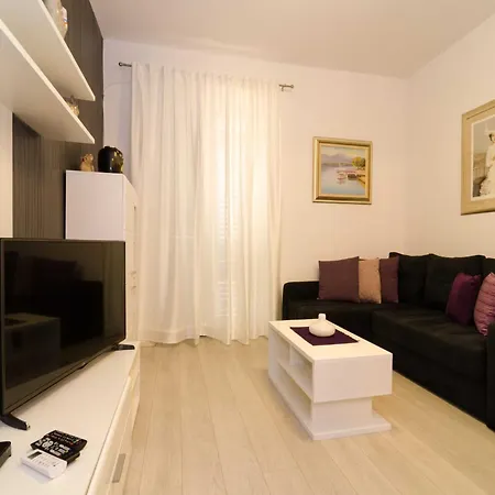 Apartmán With Terrace And Sea View *